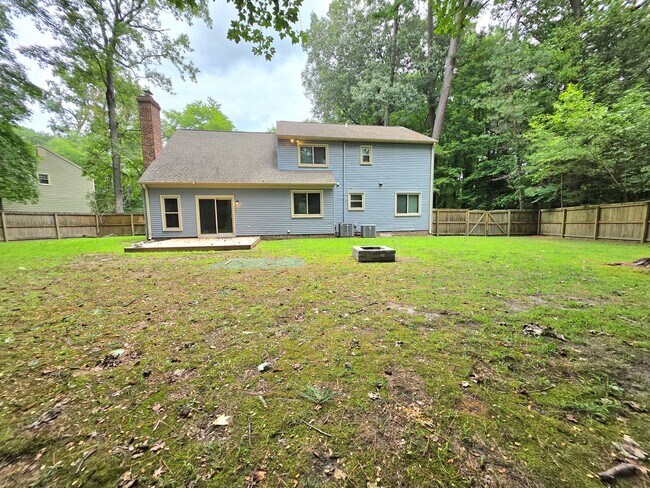 Building Photo - 415 Rosewood Ln