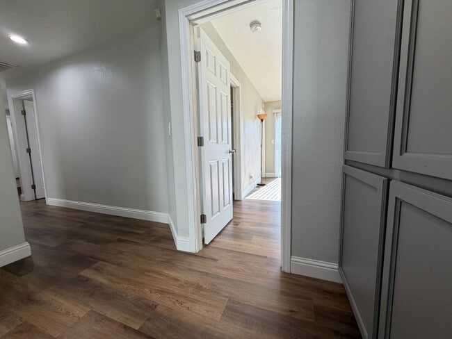Building Photo - 8267 Moorhaven Way