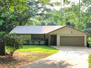 Building Photo - 120 Lakeview Ln