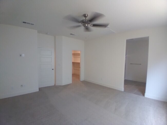 Building Photo - 5855 E Pitt Ave