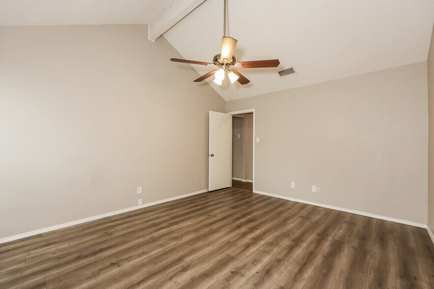 Building Photo - 2016 Chantilly Ct