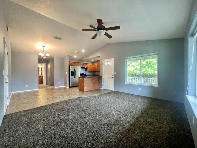 Building Photo - 1268 SW Sun Glo Dr