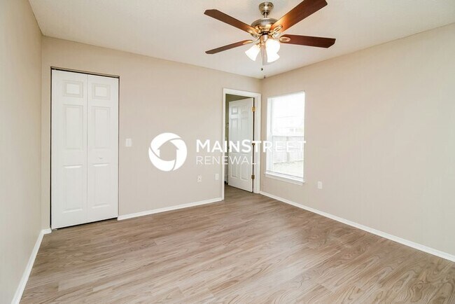 Building Photo - 911 Louvre Ct