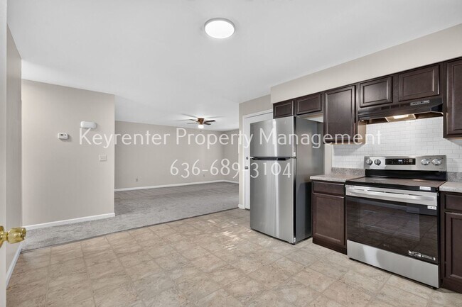 Building Photo - 357 Della Dr