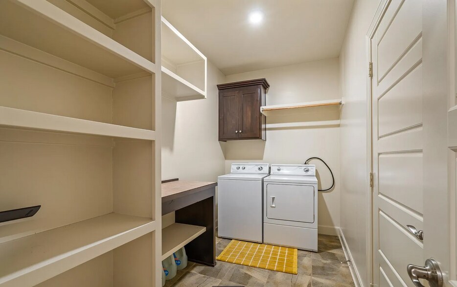 Building Photo - 5736 Chimney Rocks Cir