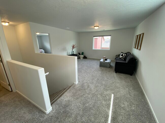Building Photo - 1022 N Corbin Ln