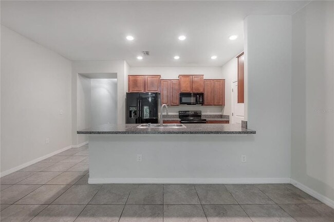 Building Photo - 10687 Lake Montauk Dr