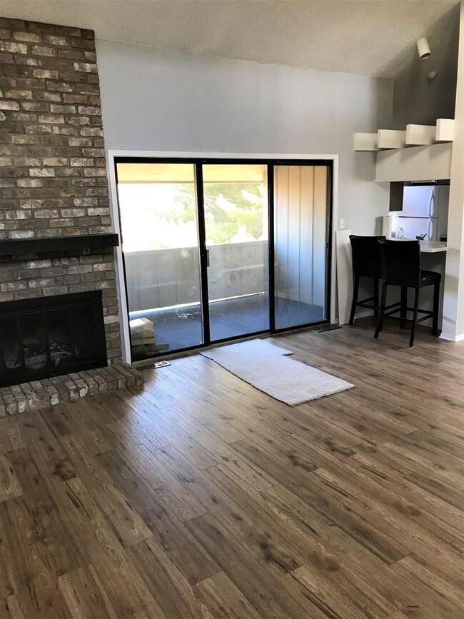 Building Photo - Remodeled condo available for July!