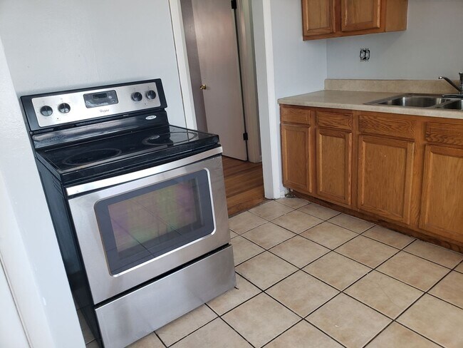 Building Photo - 5618n27M