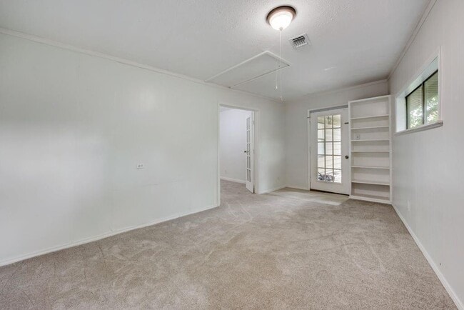 Building Photo - 618 Chickapoo Trce