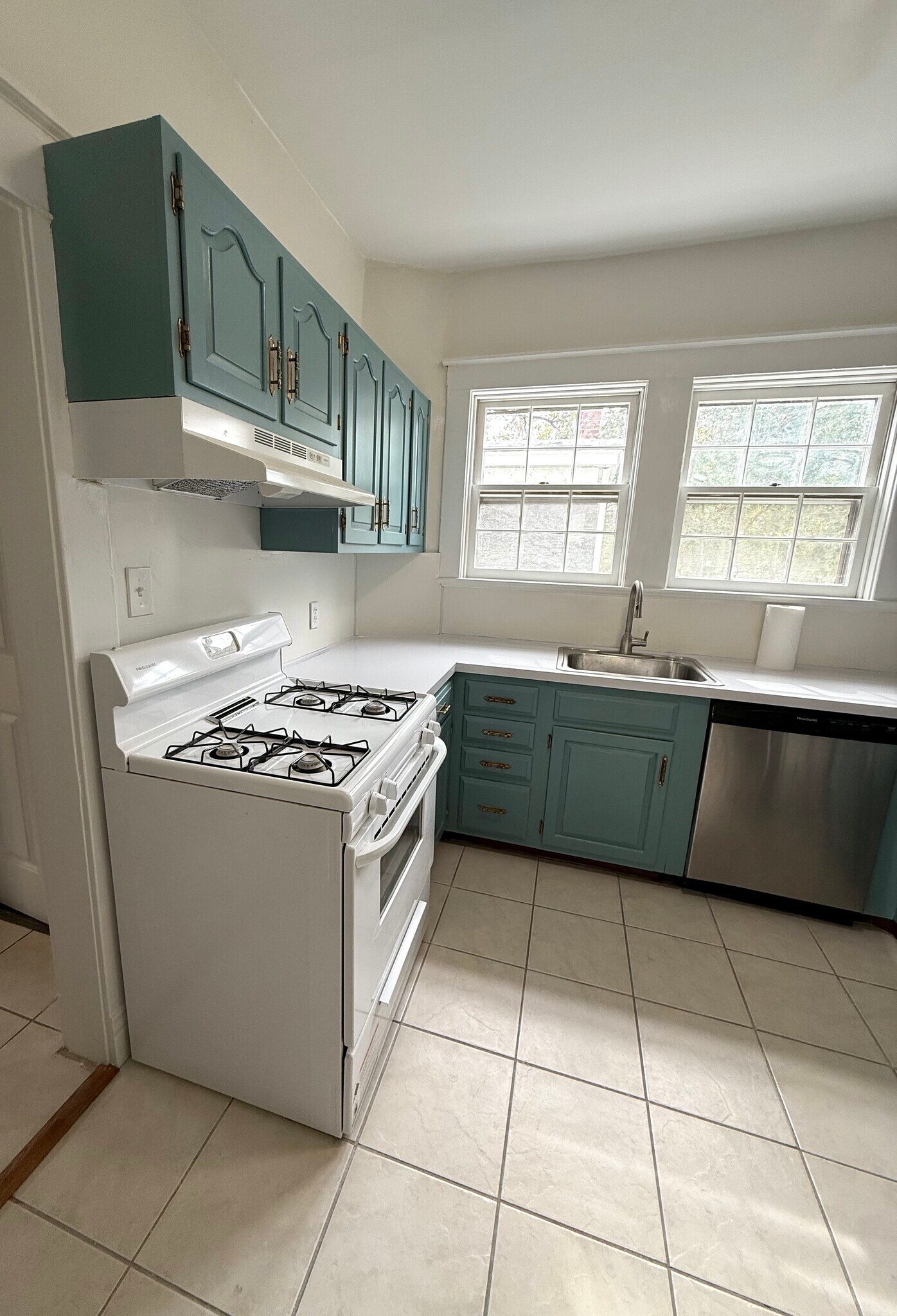 Building Photo - 2312 Hawthorne Ave