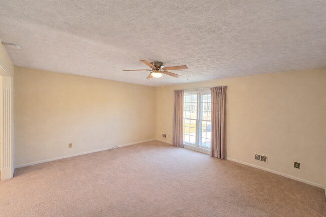 Building Photo - SPACIOUS 3 Bedroom, 2 bathroom home with basement and garage