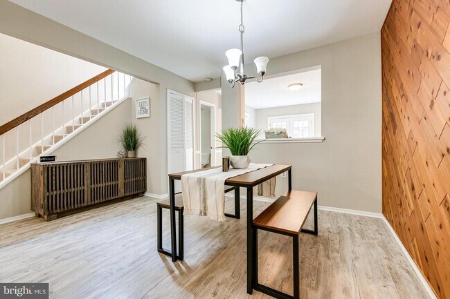 Building Photo - 8624 Venoy Ct