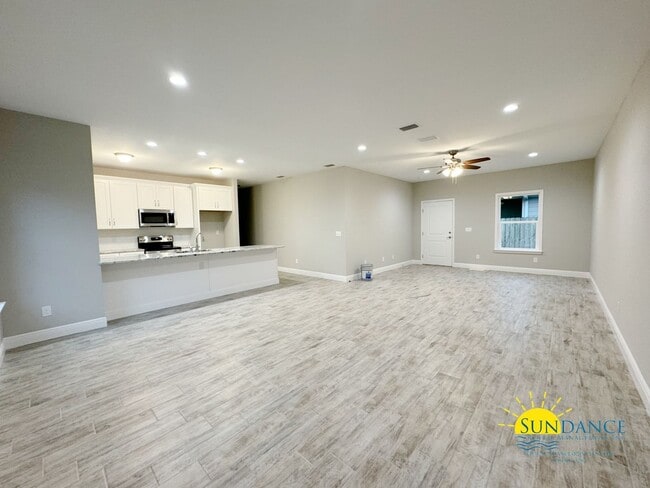 Building Photo - Stunning Centrally Located, a MUST see!