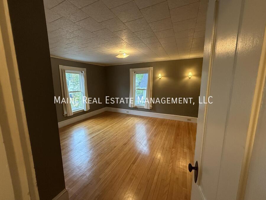 Building Photo - 188 Elm St