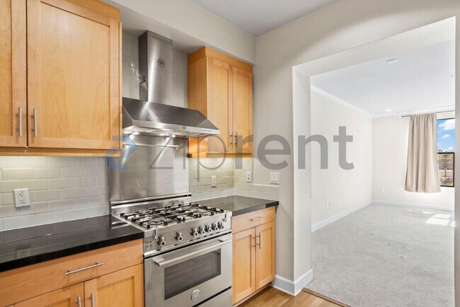 Building Photo - Unit 210