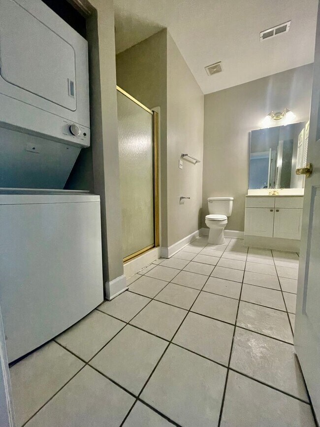 Building Photo - (Holdfunds)MeadowVista9041
