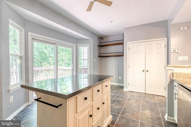 Building Photo - 3bd 2.5bth home nestled in the sought-afte...