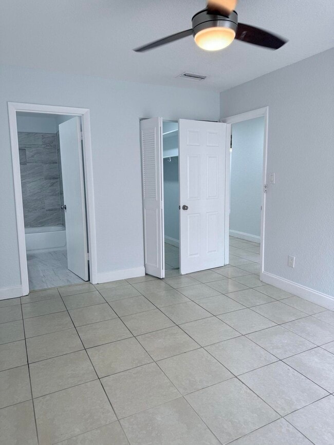 Building Photo - 9640 Oakburst Ln
