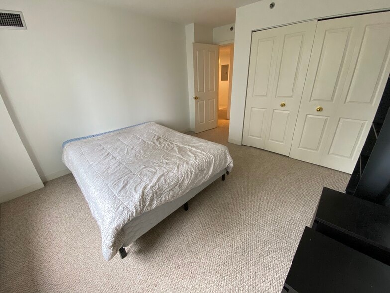 Building Photo - 10 Museum Way