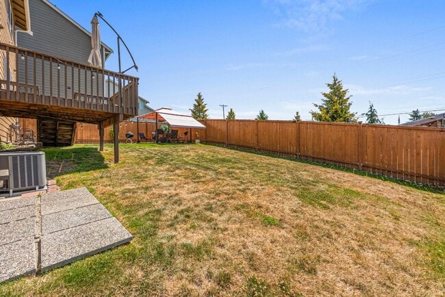 Building Photo - Spacious Corner Lot Home Near JBLM | 4 Bed...