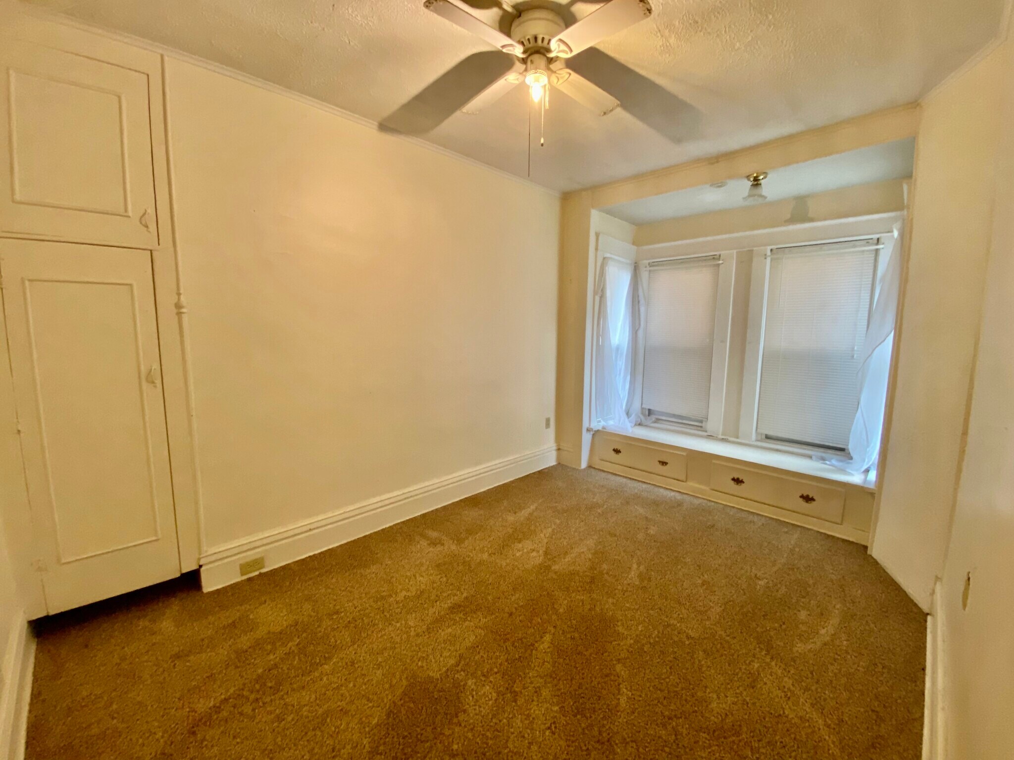 Building Photo - 1063 W 8th St