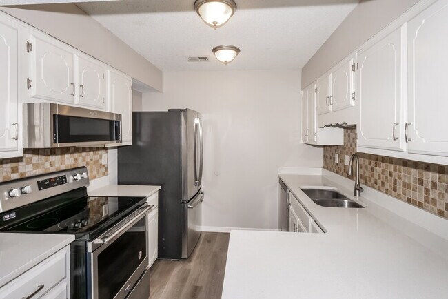 Building Photo - 2106 Charles Bryan Rd