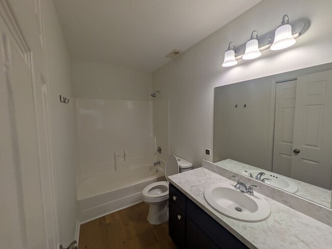 Building Photo - 1107 Quail Ct W