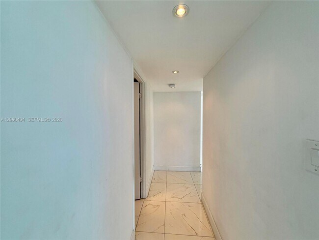 Building Photo - 18081 Biscayne Blvd