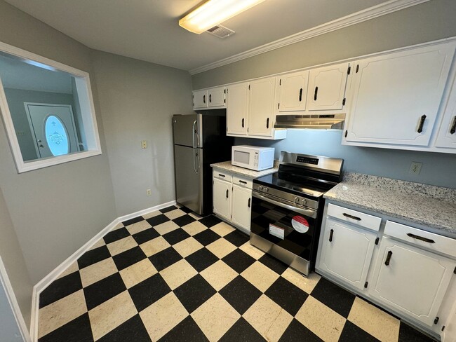 Building Photo - 3BR/2BA Home