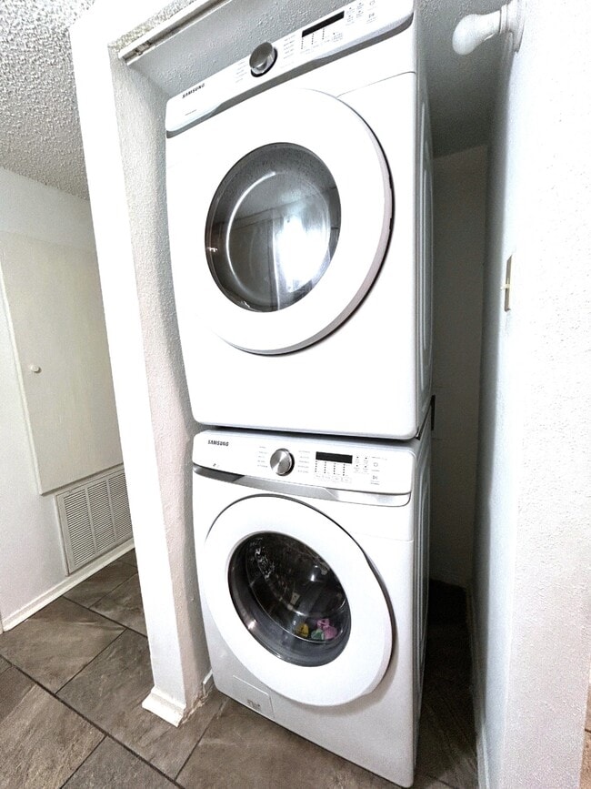 Building Photo - 2510 Grants Lake Blvd