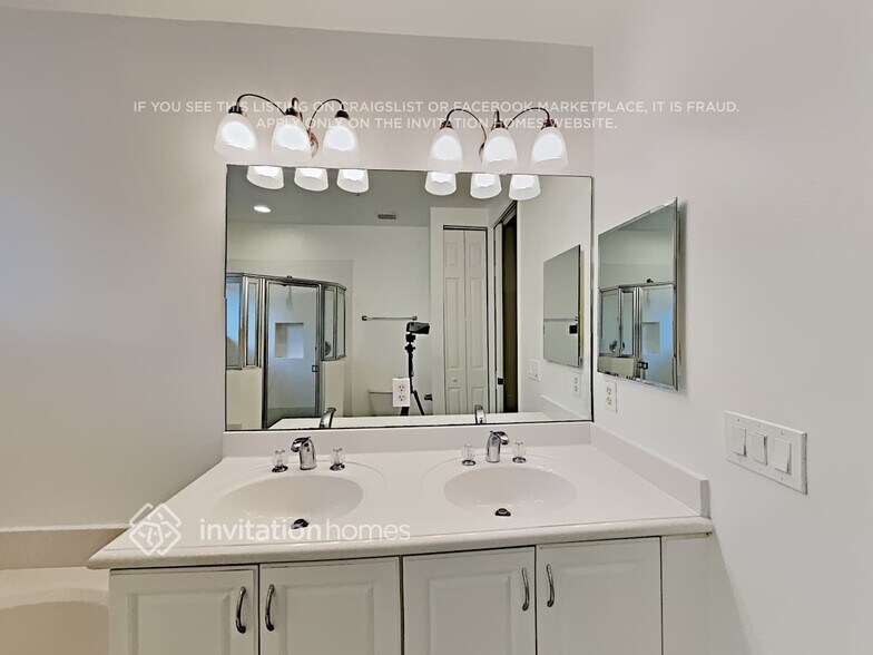 Building Photo - 4401 Coventry Pointe Way