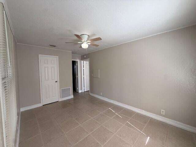 Building Photo - 400 Metcalf Ct