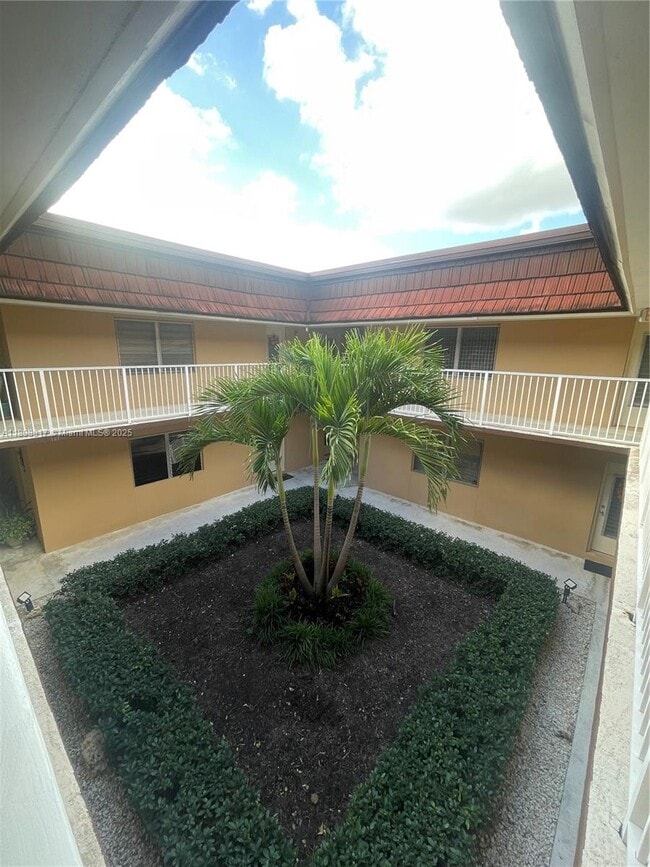 Building Photo - 5330 SW 77th Ct