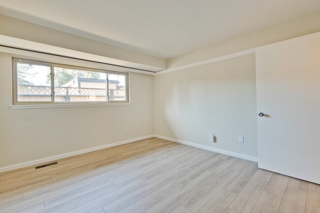 Building Photo - Single Story Townhome in Cherry Chase Neighborhood of Sunnyvale!