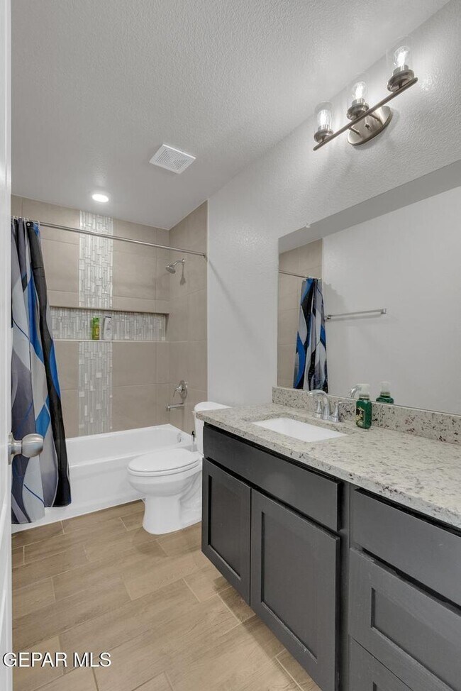 Building Photo - East El Paso 4 bed Refrig A/C