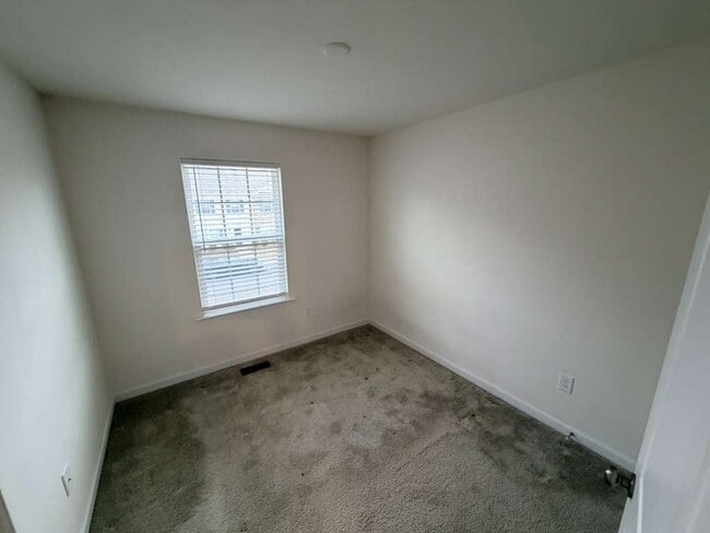 Building Photo - 1501 Stonewall Manor Dr