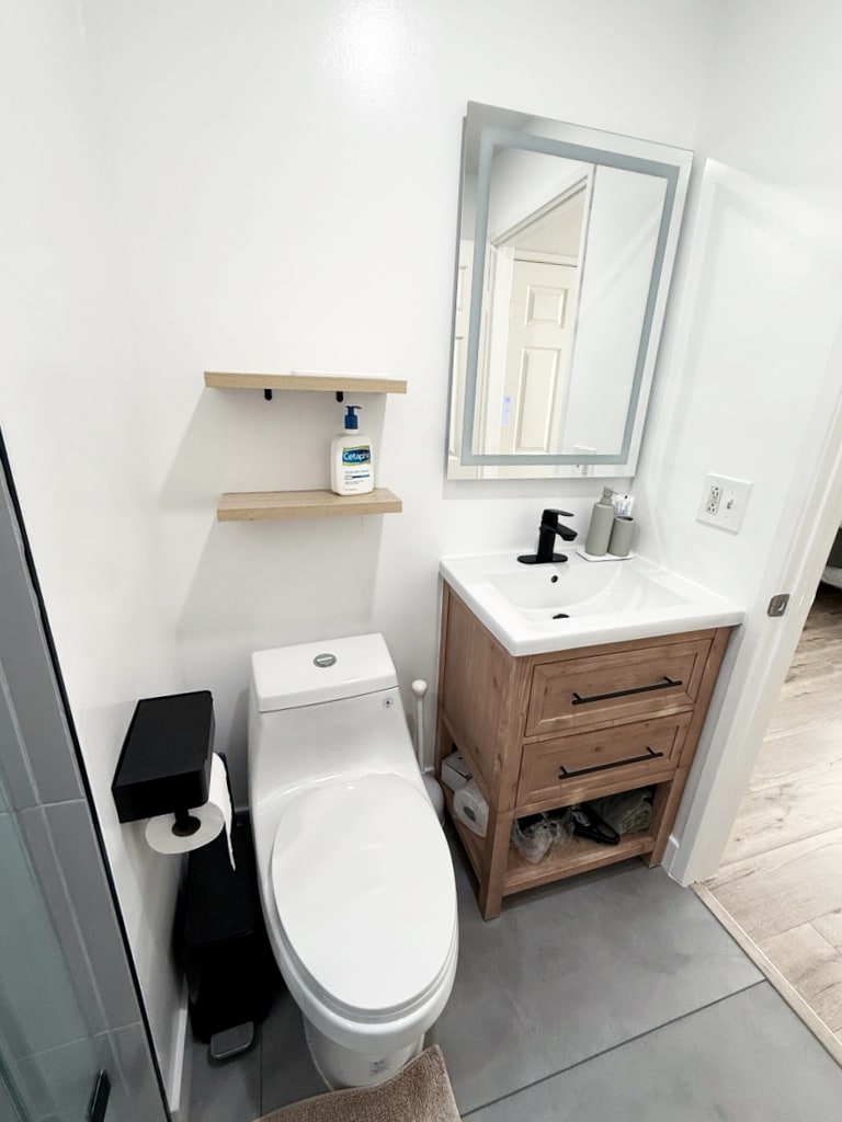 Building Photo - 5051 Rosewood Ave