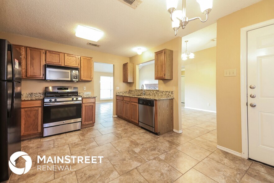 Building Photo - 2313 Crestview Ln