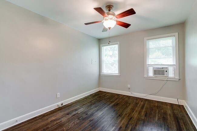Building Photo - Classic Midtown Duplex