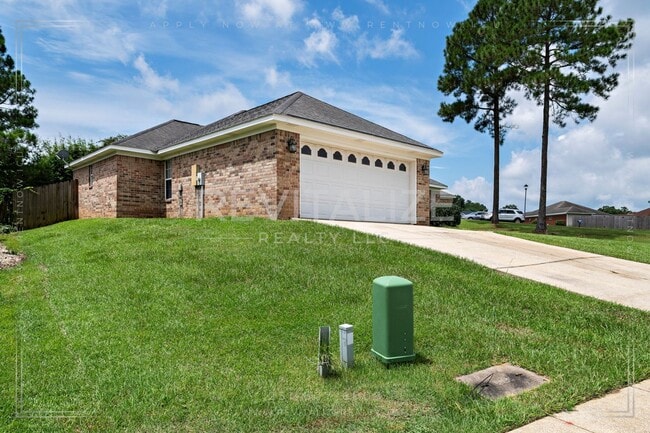 Building Photo - Stunning 4 Bed 2 Bath Home in West Mobile!