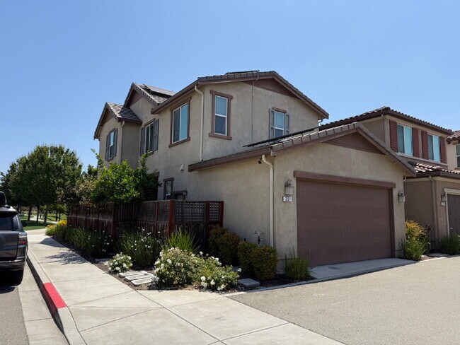 Building Photo - Beautiful Newer Built 3 Bed/2.5 Bath Detached Home in Great Livermore Location
