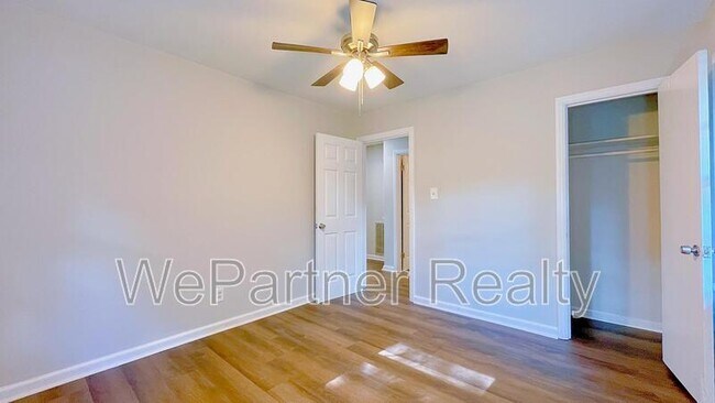 Building Photo - 2744 Fairlane Dr SE