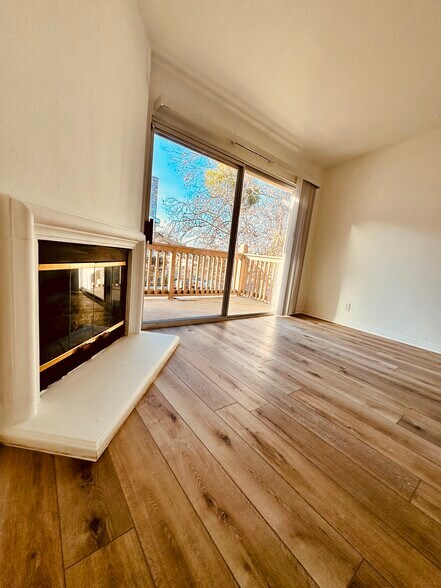 Building Photo - 10 Abrigo