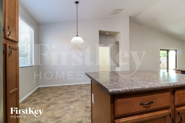 Building Photo - 5411 S Dove Hollow