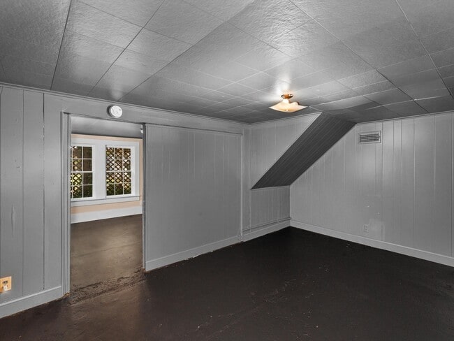 Building Photo - 107 St John St