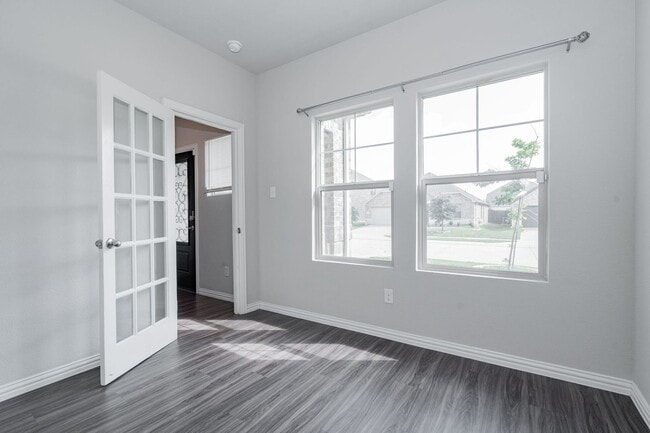 Building Photo - Stunning 3-bedroom, 2.5-bathroom with office.
