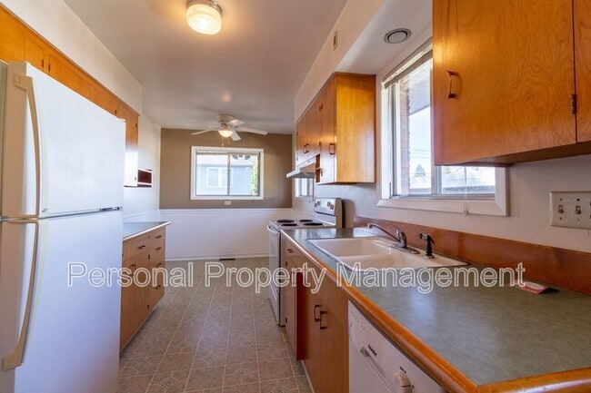 Building Photo - 219 W 31st St