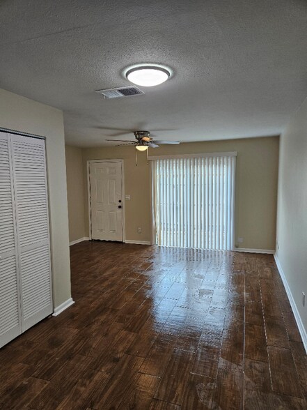 Building Photo - 3950 SE 17th Ct