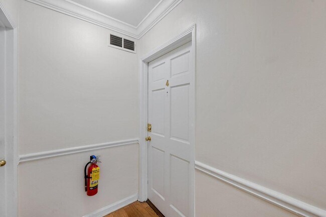 Building Photo - 11 Peachtree Hills Ave NE